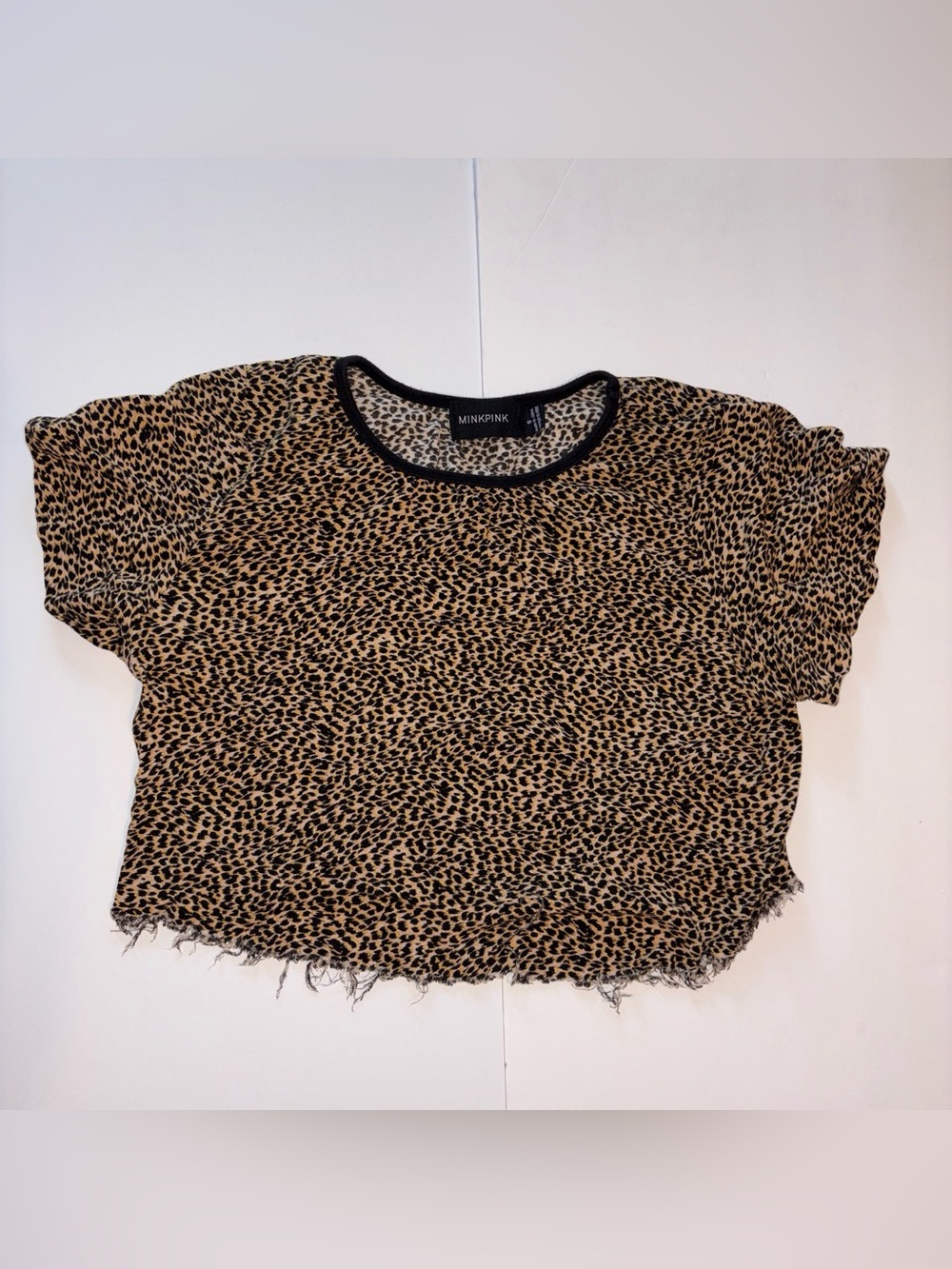 MINKPINK Women's Leopard Print Short Sleeve Cut and Frayed Crop Top - Tan/Black